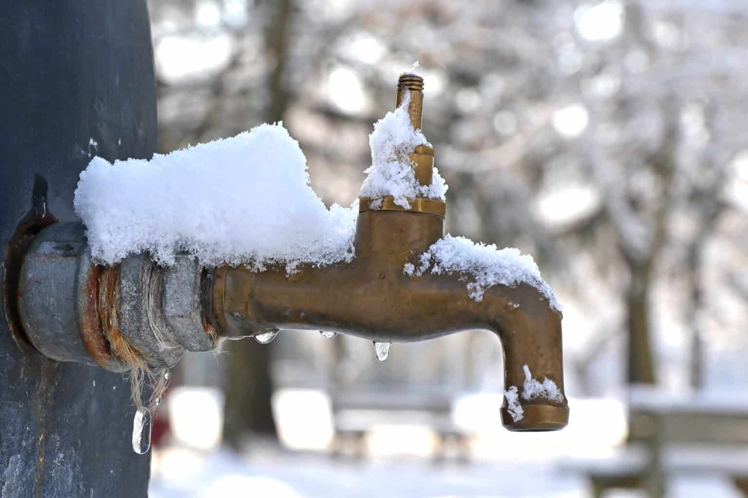 How To Thaw a Frozen Outdoor Faucet(Here’s What to Do) UpHomely