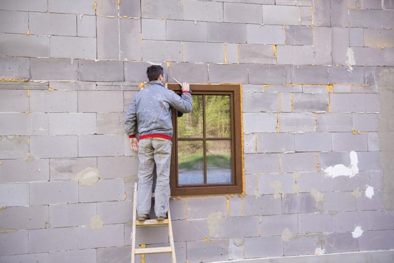 How to remove hardened exterior caulk? (With Tools & Method) UpHomely